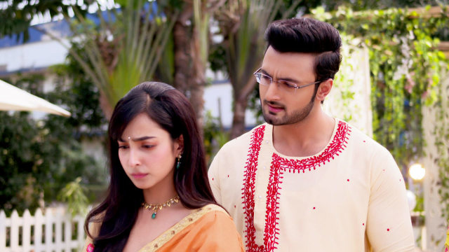 Mon Phagun - Watch Episode 215 - Will Pihu Ruin the Ceremony? on Disney+  Hotstar