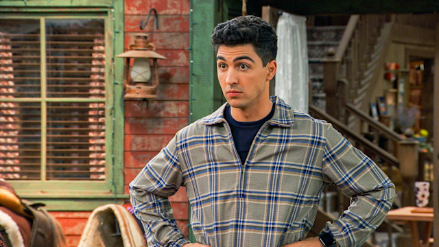 Nonton Bunk’d Season 6 Episode 8 - Back in the Saddle di Disney+ Hotstar