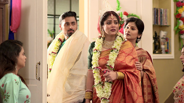 Ekka Dokka - Watch Episode 106 - The Family Bids Radhika Goodbye on Disney+