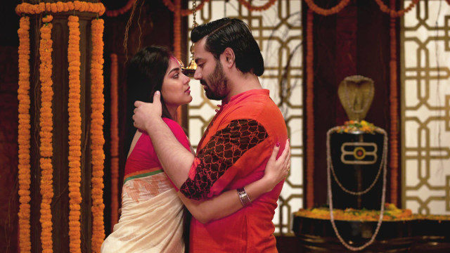 Mohor - Watch Episode 242 - Shankha Reassures Mohor on Disney+ Hotstar