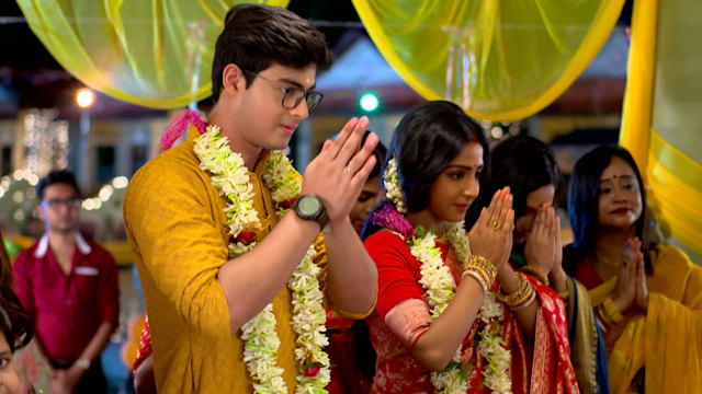 Anurager Chhowa - Watch Episode 98 - Deepa, Surjyo's Special Day on Disney+ Hotstar