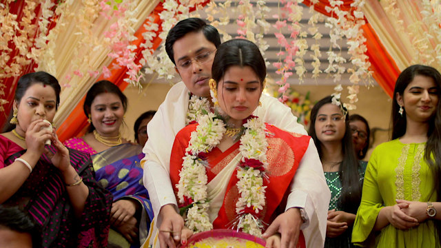 Guddi - Watch Episode 323 - Guddi, Judhajit Get Married on Disney+ Hotstar