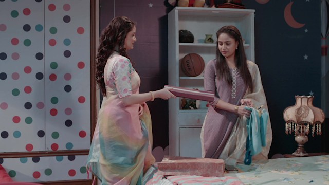 Lagnachi Bedi - Watch Episode 641 - Sindhu Rejects Madhurani's Gift on ...