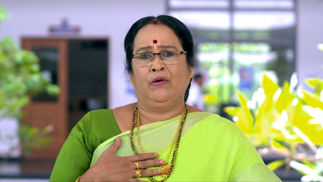 Kudumbavilakku - Watch Episode 628 - Saraswathi Breaks Down on Disney+ ...