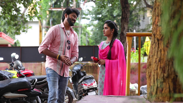 Watch Nee Naan Kaadhal Full Episode 22 Online In HD On Hotstar