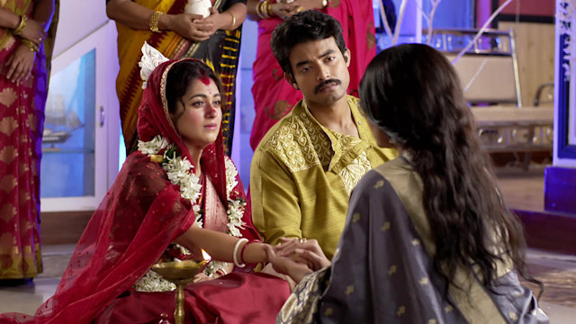 Guddi - Watch Episode 55 - Guddi, Anuj Gather Blessings on Disney+ Hotstar