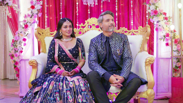 Na Umra Ki Seema Ho - Watch Episode 166 - Gala Time for the Sharmas! on Disney+ Hotstar