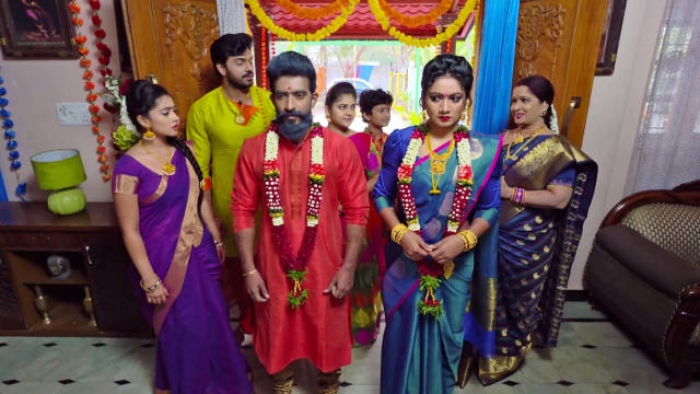 Agni Sakshi Watch Episode Bhairavi Varadarajulu S Wedding On