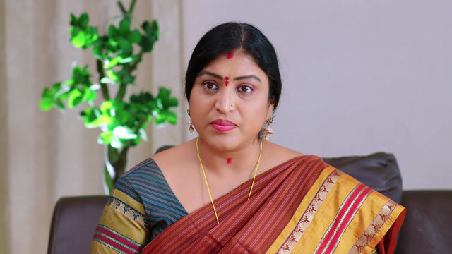 Karthika Deepam - Watch Episode 995 - Bhagyalakshmi Confronts Soundarya ...