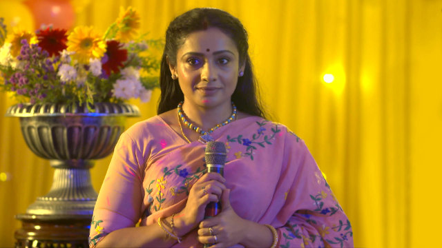 Kudumbavilakku - Watch Episode 40 - Sumithra to Sing? on ...