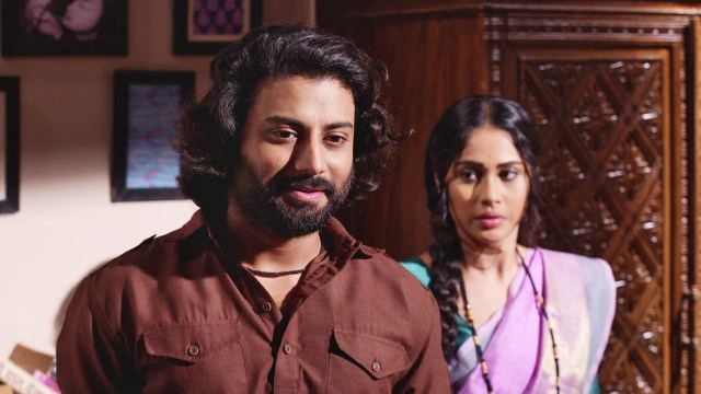 Tuzya Ishqacha Naadkhula - Watch Episode 96 - Raghu Helps Swati on ...