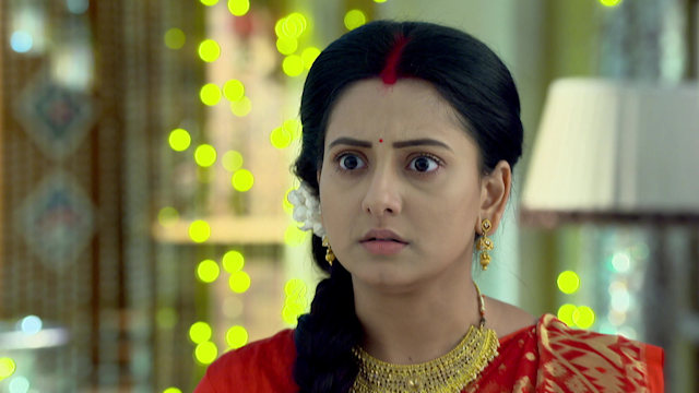 Madhabilata - Watch Episode 32 - A Shocker for Madhabilata on Disney+  Hotstar