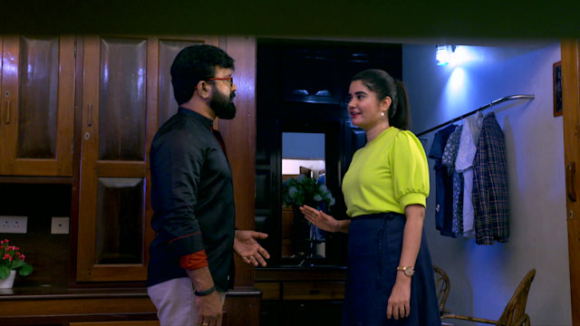 Kudumbavilakku - Watch Episode 788 - Pooja Consoles Rohit on Disney+ ...