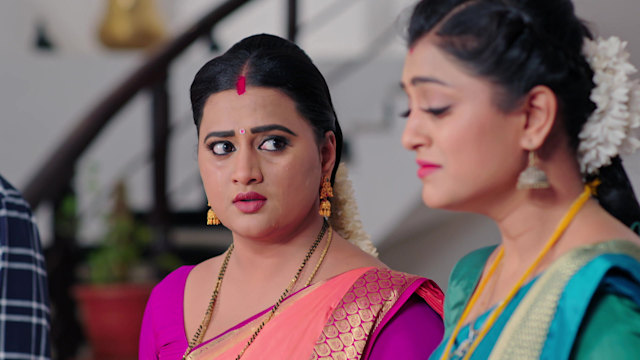 Kumkuma Puvvu - Watch Episode 1709 - Amrutha Blames Amulya on Disney+ ...