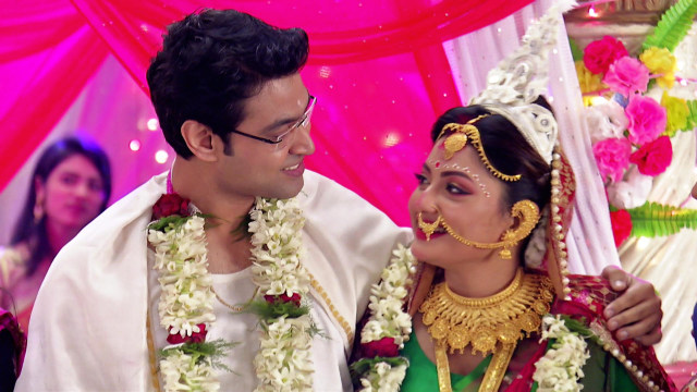 Kunjochhaya - Watch Episode 101 - Devottam, Sejoti Get Hitched on Disney+ Hotstar