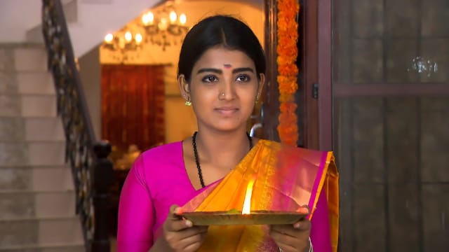 Watch Neelakuyil TV Serial Episode 55 - Chittu Plays it ...