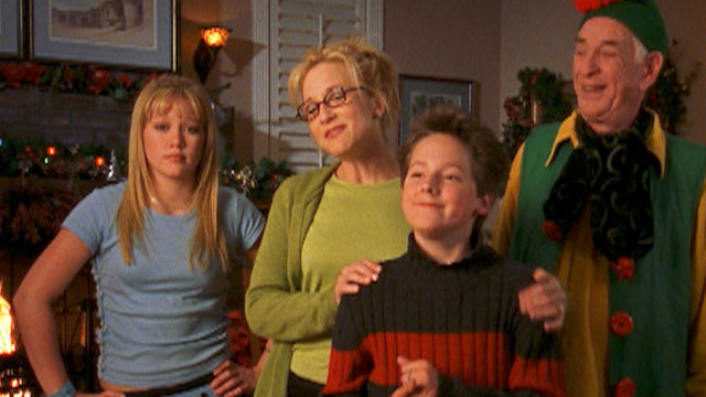 Nonton Lizzie Mcguire Season 2 Episode 20 - Xtreme Xmas di Disney+ Hotstar