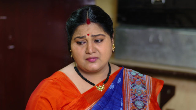 Vadinamma - Watch Episode 301 - Vijaya Feels Desperate on Disney+ Hotstar