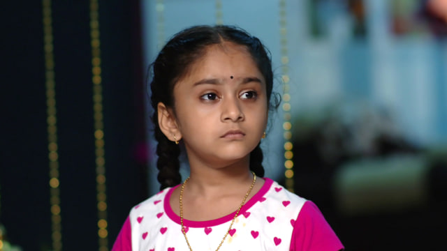 Vadinamma - Watch Episode 417 - Varshitha Leaves the House on Disney+ ...