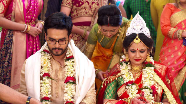 Ke Apon Ke Por - Watch Episode 519 - Anu, Rahul's Wedding Ceremony on ...