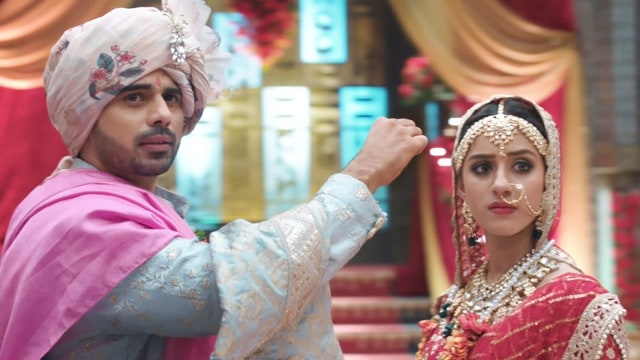 Yeh Hai Chahatein - Watch Episode 135 - Preesha Weds Yuvraj! on Disney  ...