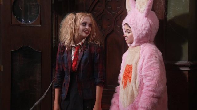 Nonton Best Friends Whenever Season 1 Episode 9 Cyd And Shelbys Haunted Escape Di Disney Hotstar 