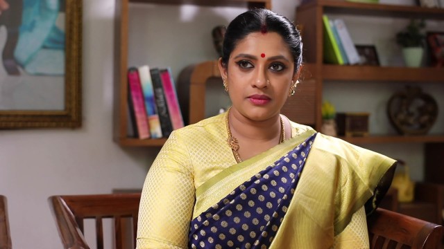 Thamizhum Saraswathiyum - Watch Episode 17 - Kodhai Argues with ...