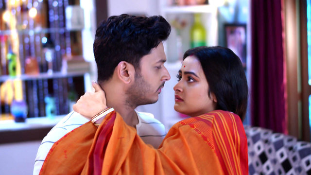 Kunjochhaya - Watch Episode 92 - Ishaan, Shalik Get Romantic On Disney+ 