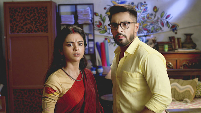 Gaatchora - Watch Episode 160 - Riddhiman Ignores Khori's Warning on Disney+ Hotstar