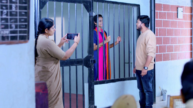 Sarasu - Watch Episode 161 - Sanju Probes Sarasu on Disney+ Hotstar