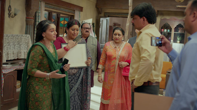 Na Umra Ki Seema Ho - Watch Episode 92 - The Sharmas Are in Crisis on Disney+ Hotstar