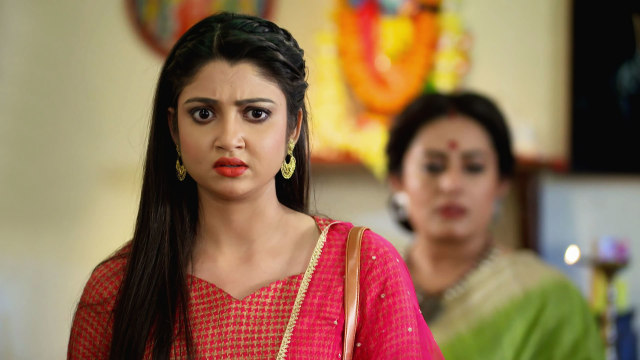 Ogo Nirupama - Watch Episode 39 - What Is Urmi Upto? on Disney+ Hotstar