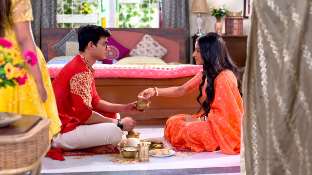 Anurager Chhowa - Watch Episode 44 - Surjyo and Deepa's Bou Bhaat on  Disney+ Hotstar
