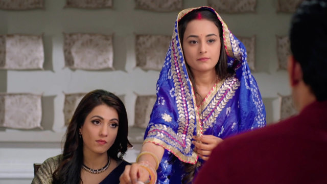 You are a bahu too! Anant puts Kanak in her place - Disney+ Hotstar