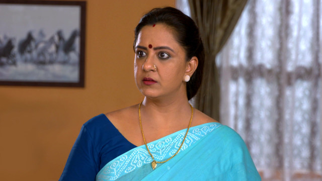 Mounaragam - Watch Episode 75 - Deepa Defends Kalyani on Disney+ Hotstar