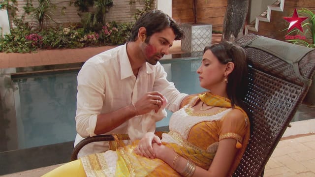 Arnav Admires Khushi S Beauty Hotstar Watching this video ,arnav and khushi is pyar ko kya naam dun, popular clip, romantic session barun sobti and sanaya irani. hotstar
