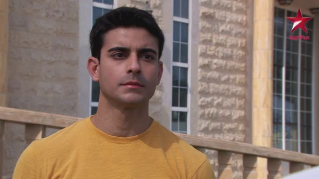 Saraswatichandra - Watch Episode 2 - Kumud sees a photo on Disney+ Hotstar
