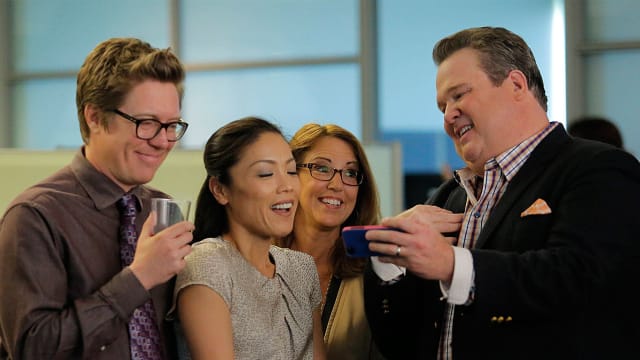 Watch Modern Family Season 6 Episode 1 on Disney+ Hotstar Premium