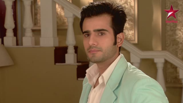 Ek Hazaaron Mein Meri Behna Hai - Watch Episode 29 - Viren hugs ...