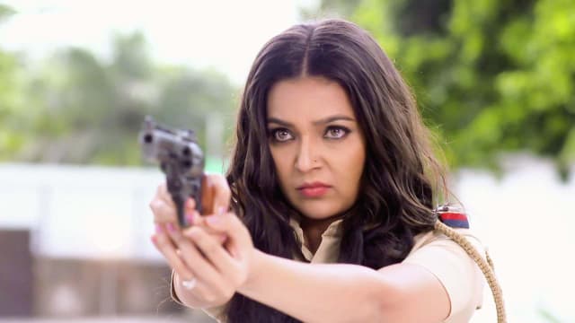 Dil Boley Oberoi - Watch Episode 32 - Bhavya Rocks, Rudra Shocked! on Disney+ Hotstar