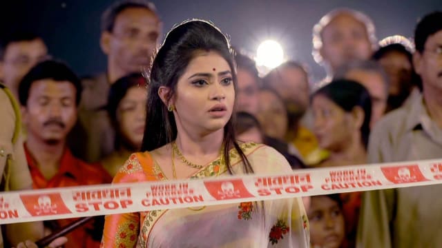 Riddhi Meets With an Accident