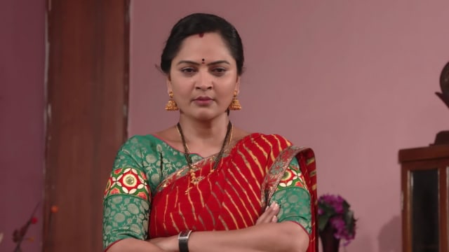 Swarna Manipulates Sulochana