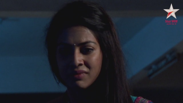 Devyani Tries to Escape