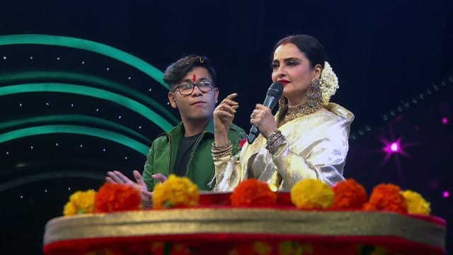 Rekha and Shaan Boost the Singers