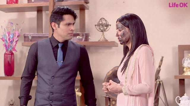 Raghu Smears Ink on Aarti