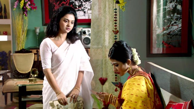 Ichche Nodee - Watch Episode 7 - Meghla Shows Tua a Picture on Disney+  Hotstar