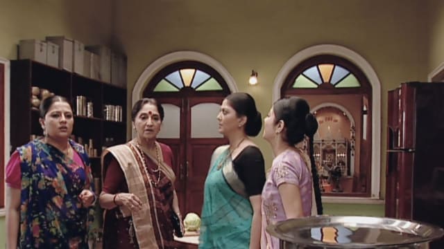 baa bahoo aur baby holi episode