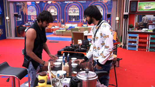 Bigg boss 4 best sale telugu online watch hotstar