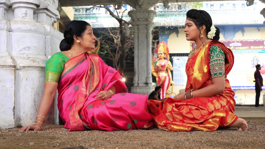 Watch Naam Iruvar Namaku Iruvar All Latest Episodes On Hotstar Naam iruvar namakku iruvar biriminden neredeyse üç gün önce chennai'ye geri döndü ve bunun yerine kaathala kaathala için çekim yapmaya tüm konuyla ilgili bir yan not olarak simran, hem kaathala kaathala hem de naam iruvar namakku iruvar'da rol alma şansından vazgeçtiğini , çünkü. watch naam iruvar namaku iruvar all