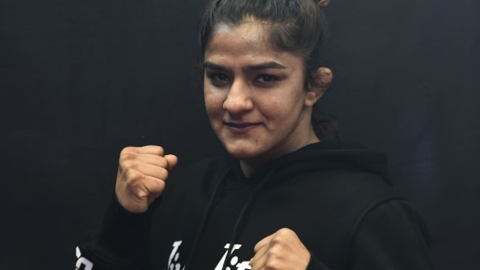 Hotstar top dangal live